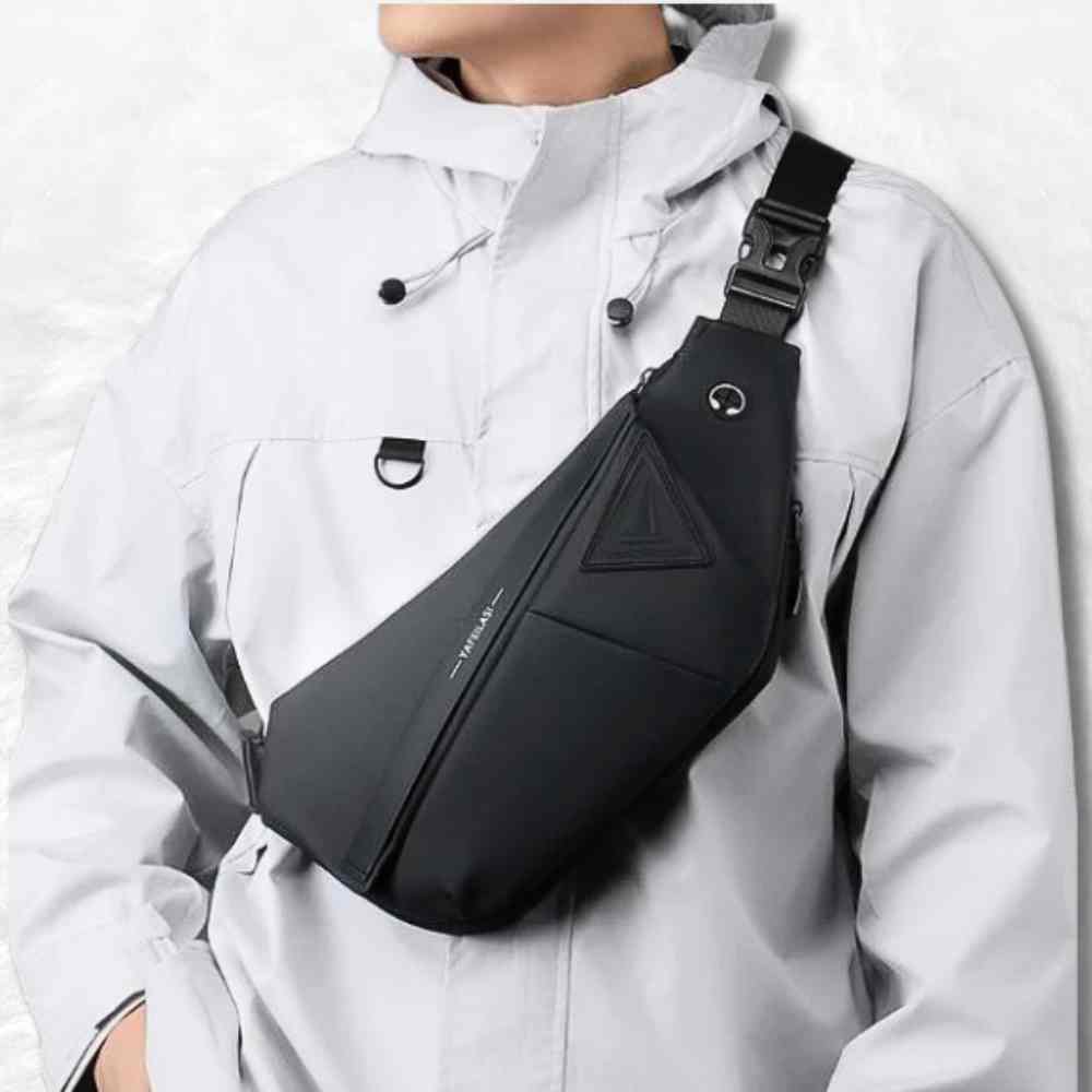 Sac Banane Moto noir sur un homme