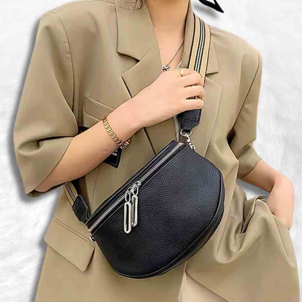 Sac Banane Cuir Femme noir porté par une femme