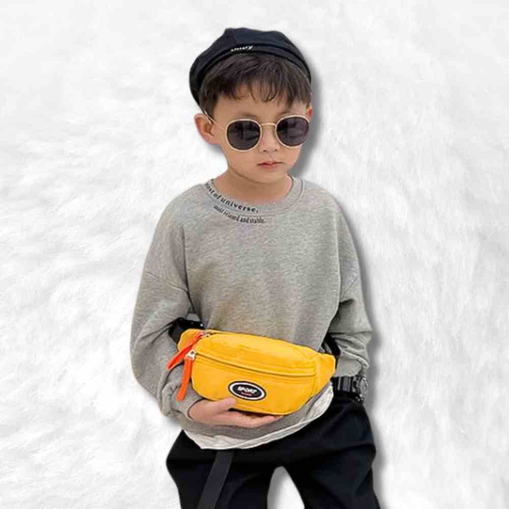 Sac Banane Enfant Sport jaune sur un garçon