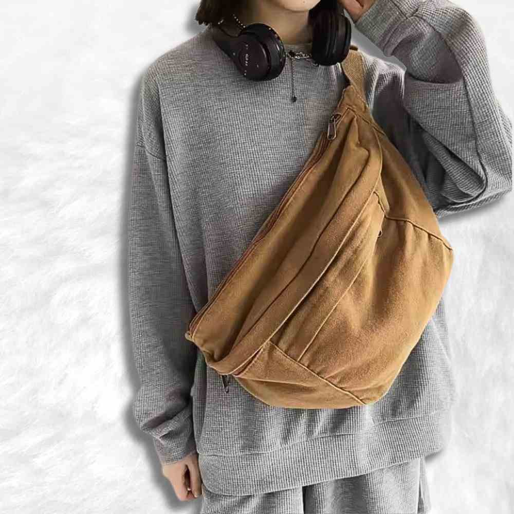 Sac Banane XL beige sur une femme