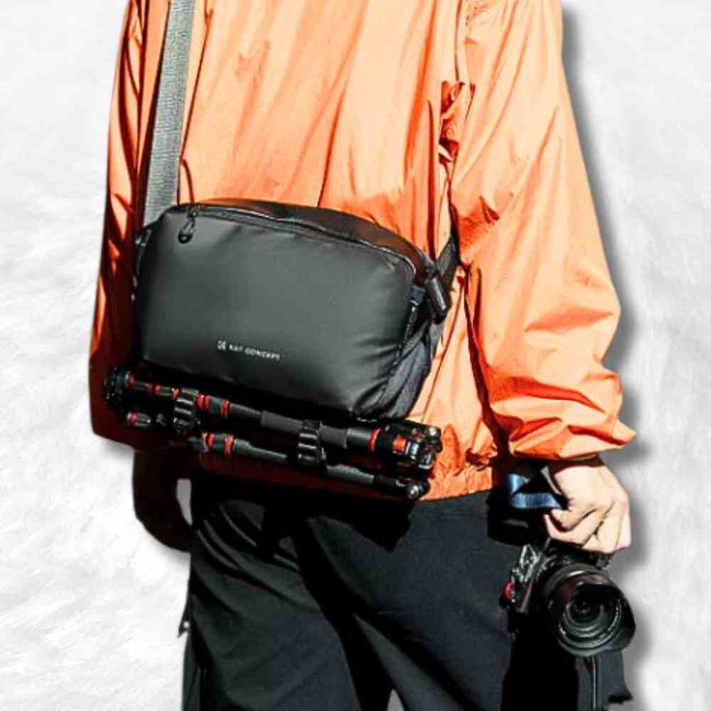 Un homme porte le Sac Banane Appareil Photo noir