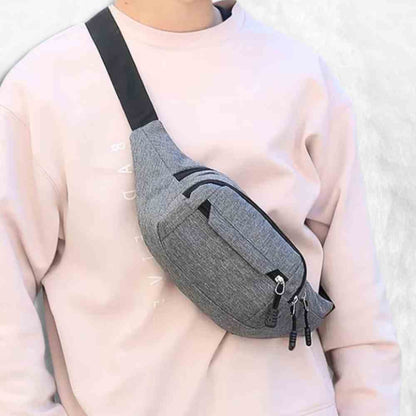 Sac Banane Ado​ gris sur un garçon