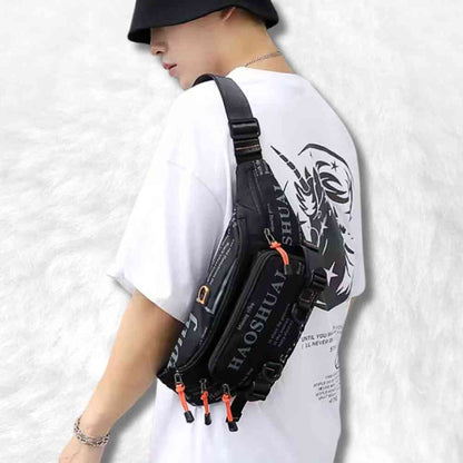 Un homme avec le Sac Banane Voyage noir
